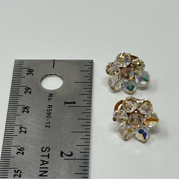 Small Vintage Clear Beaded Sparkle Flower Clip On Earrings Gold Tone - Picture 6 of 6